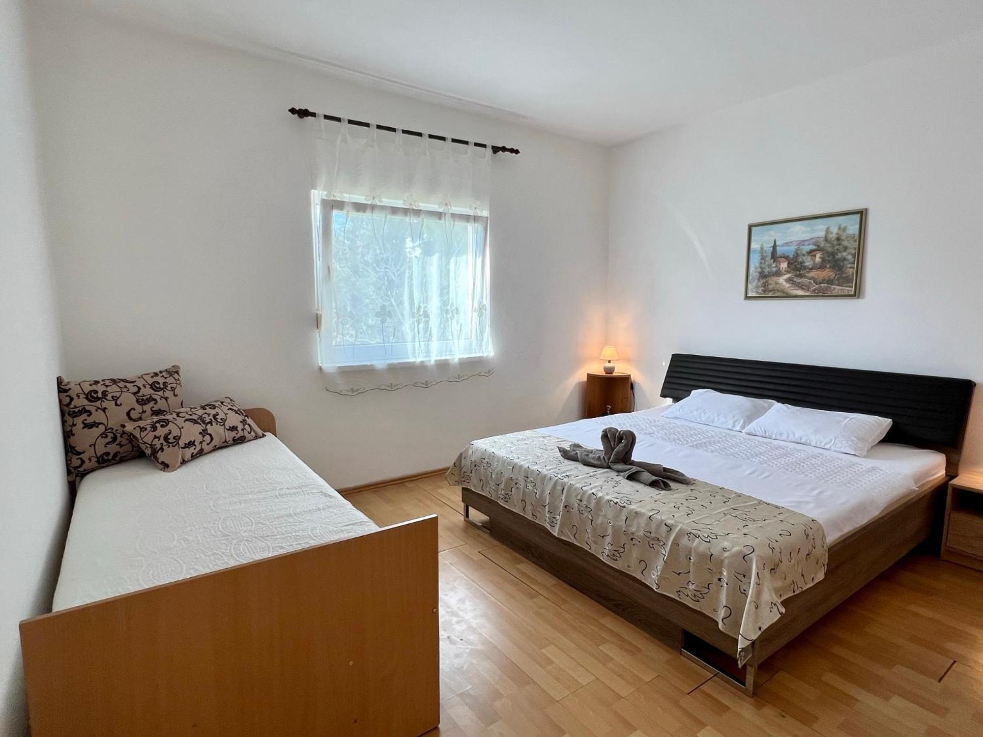 Apartments Monika ビビニェ エクステリア 写真