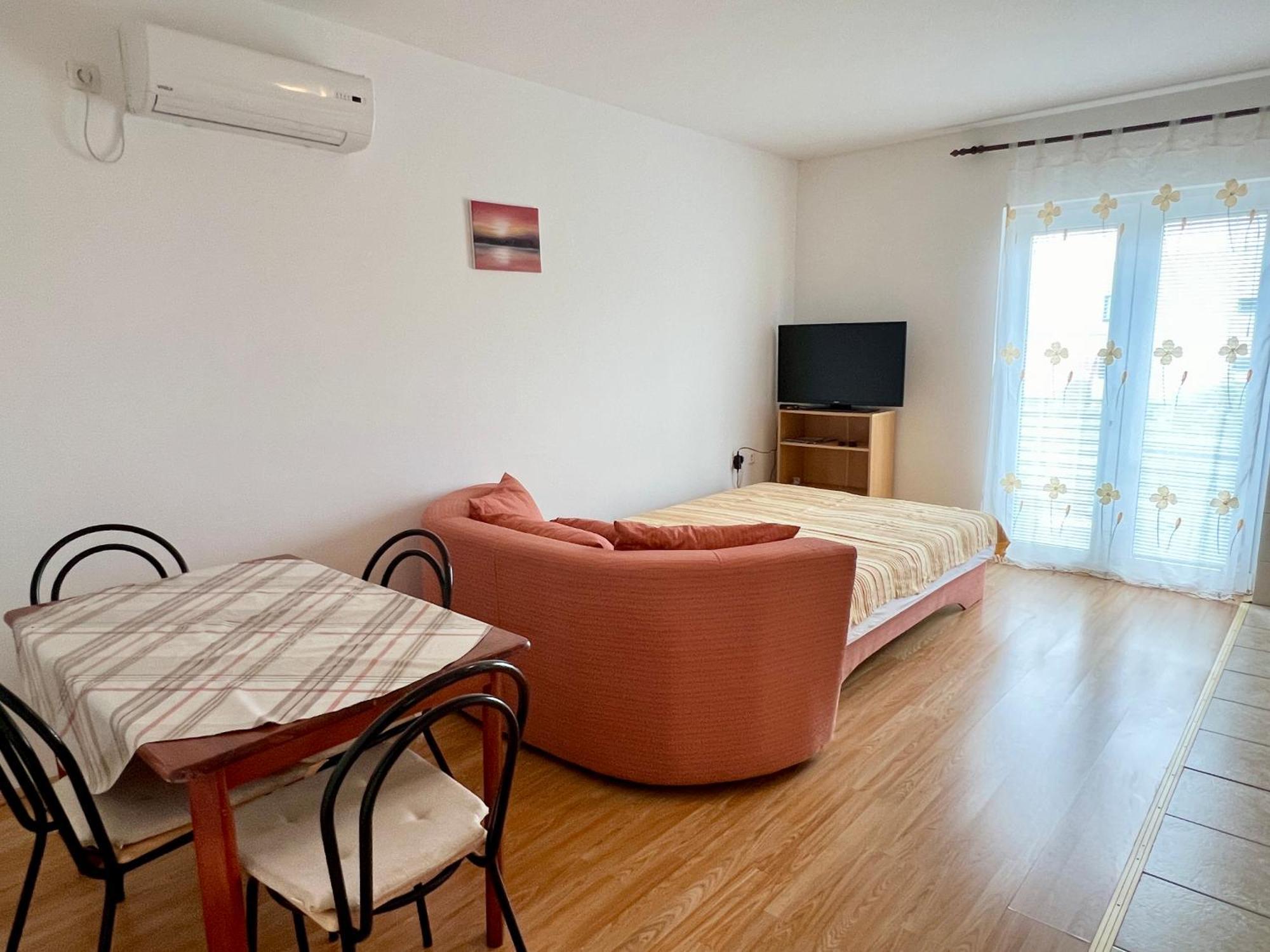 Apartments Monika ビビニェ エクステリア 写真